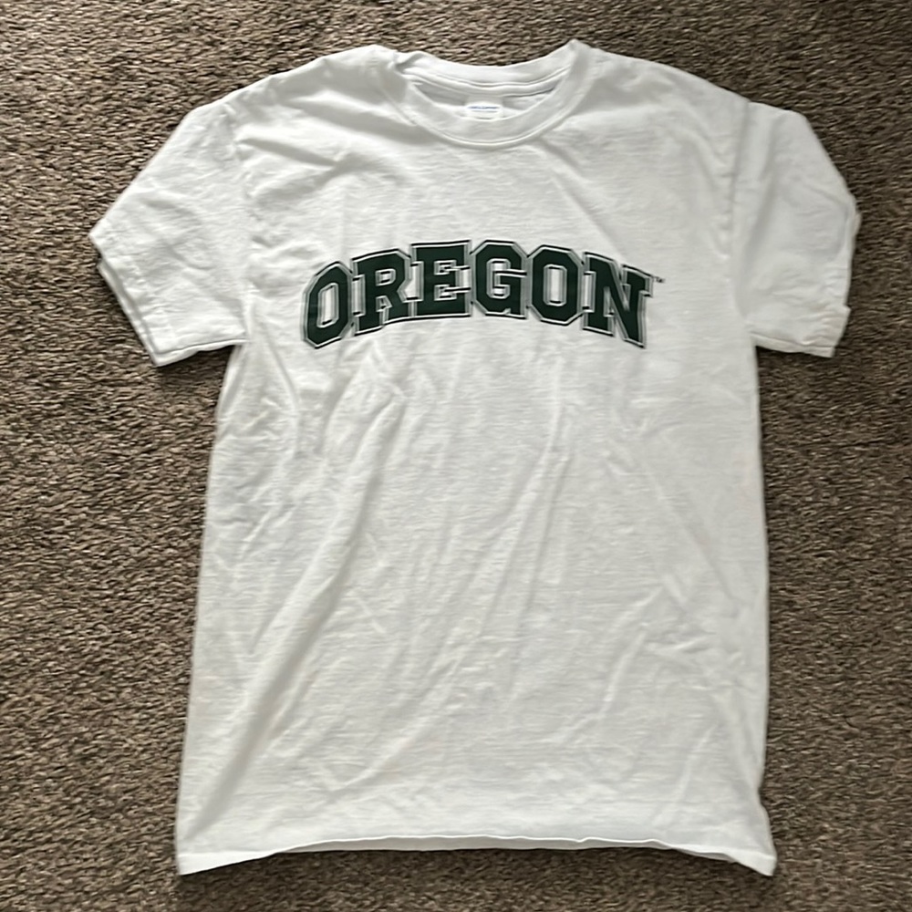 white and greed oregon tee